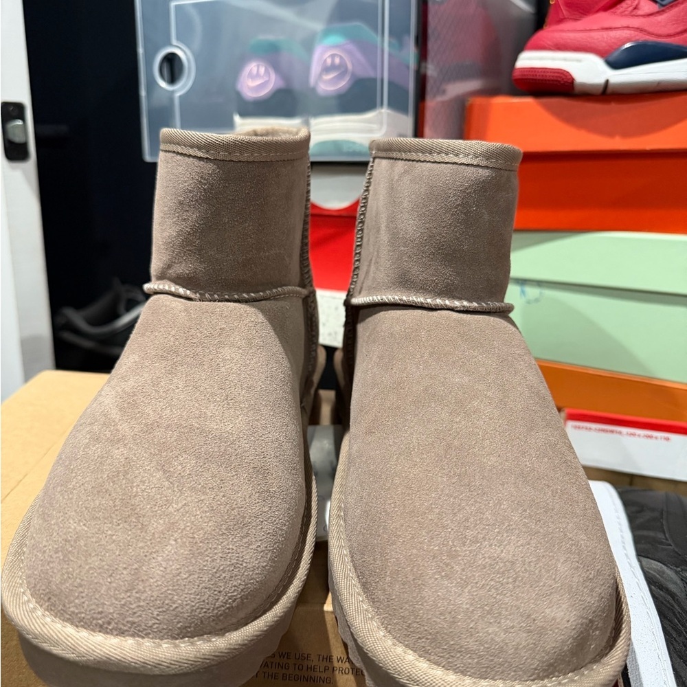 CushionAire Cozy Tan Suede Boots 11M - Picture 6 of 6